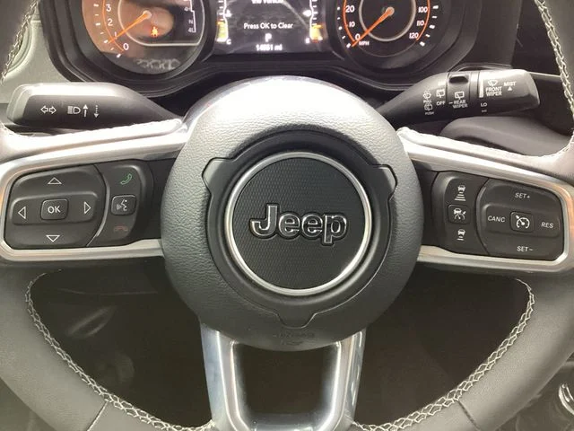 Certified Used 2025 Black Clearcoat Jeep Sahara image 12