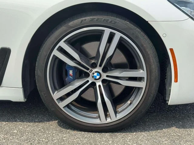 Used 2019 White BMW 750i xDrive image 9