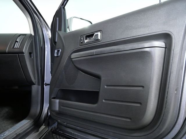 Used 2009 Gray Ford Limited image 10