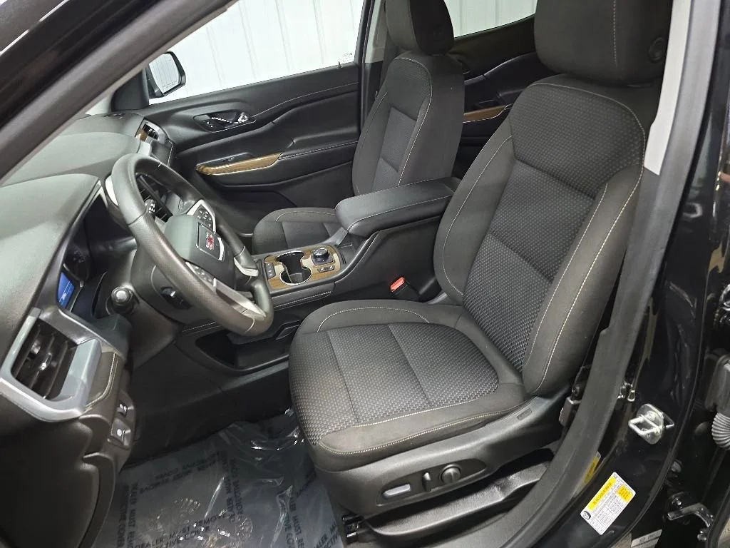 Used 2023 Ebony Twilight Metallic GMC SLE image 29