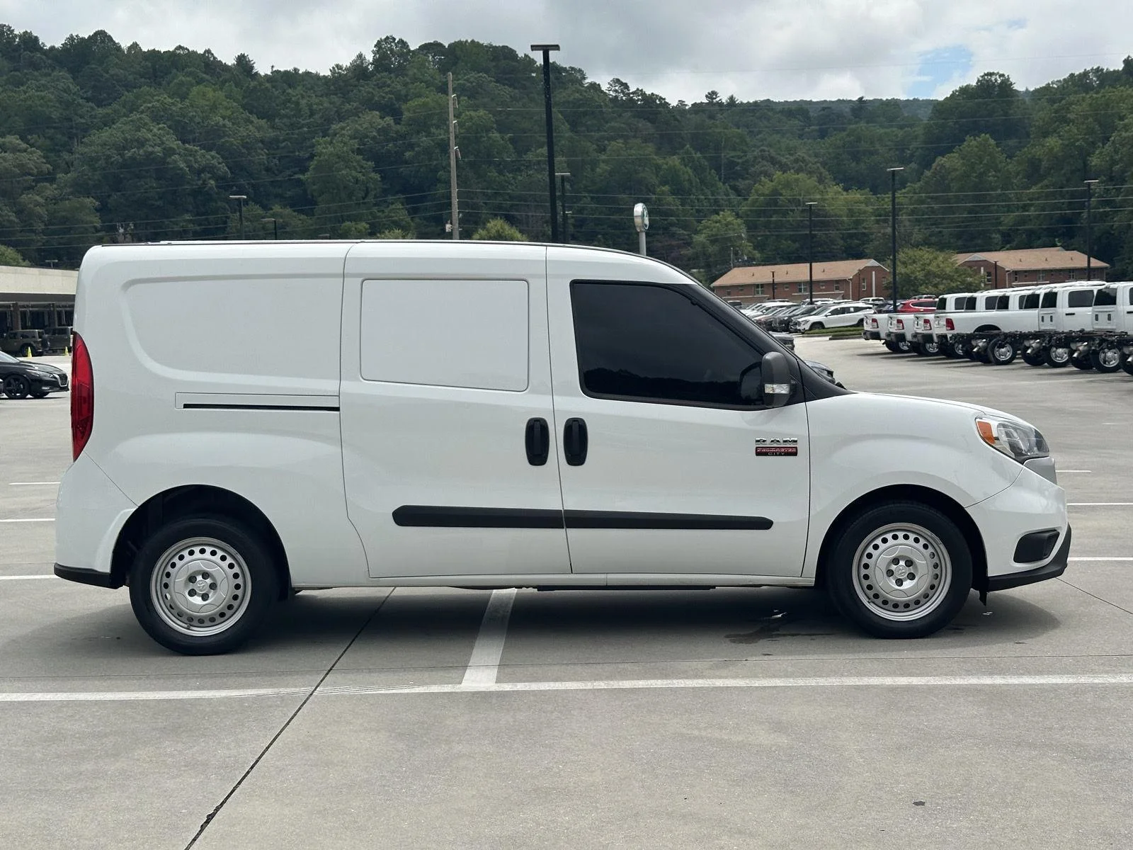 Used 2022 Bright White Ram Tradesman image 8