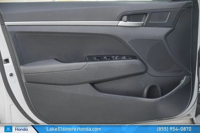 Used 2020 Quartz White Pearl Hyundai SE image 13