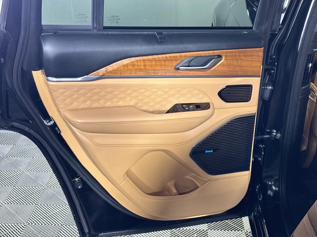 Used 2023 Diamond Black Jeep Summit Reserve image 20