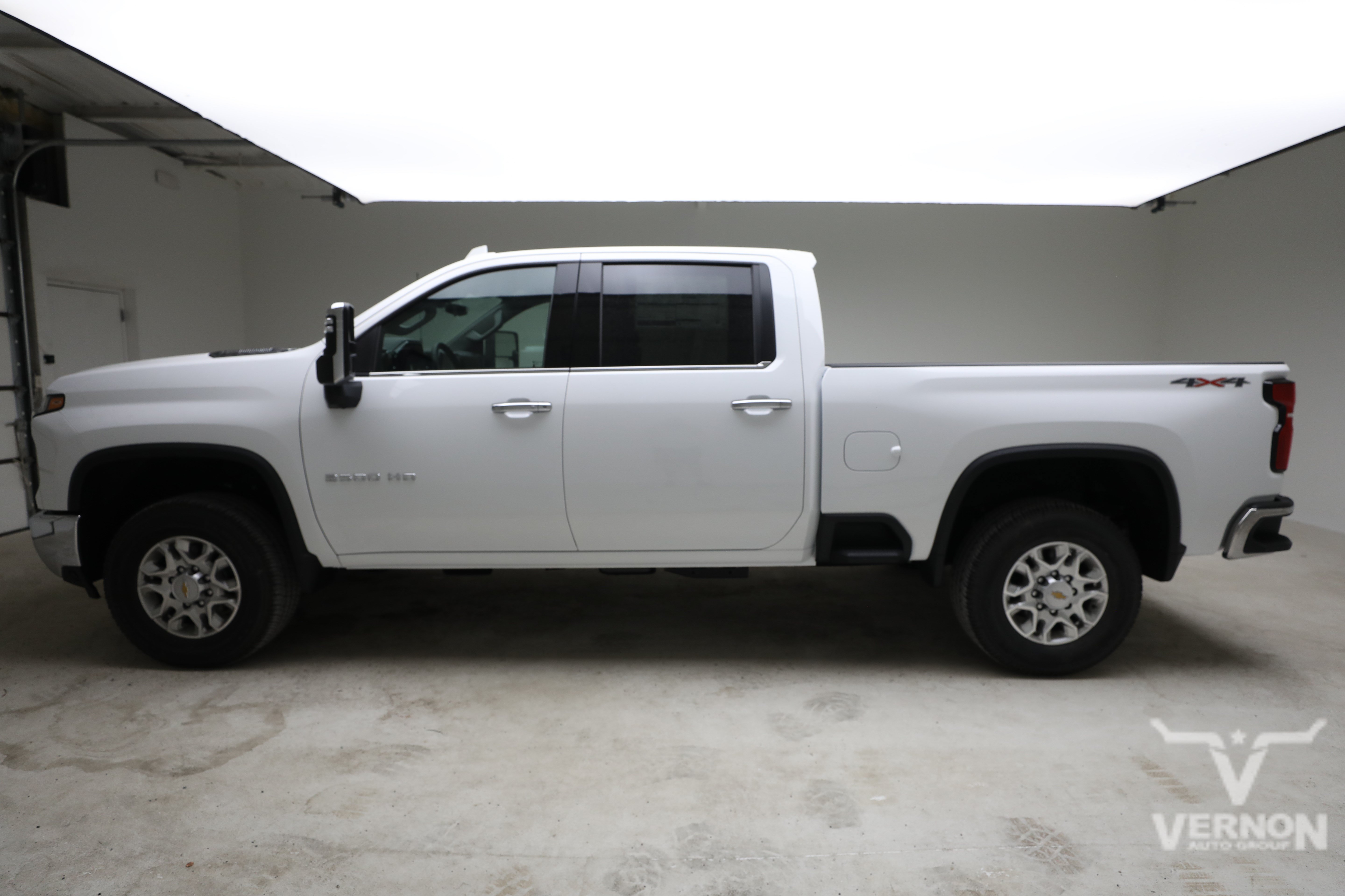 New 2026 Summit White Chevrolet N image 2