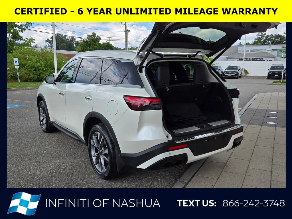 Certified Used 2023 White INFINITI LUXE image 21