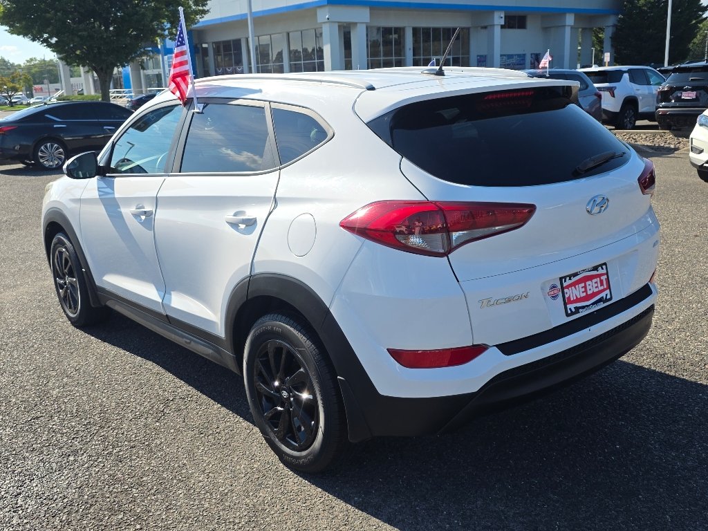 Used 2016 Dazzling White Hyundai SE image 15