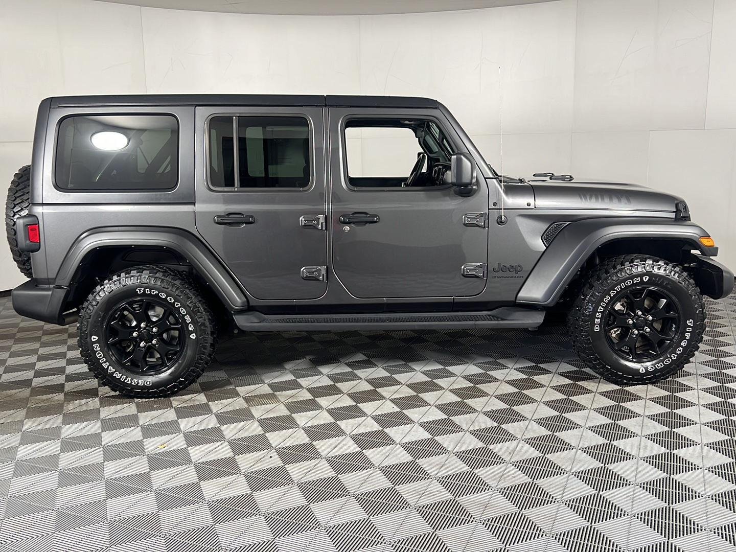 Used 2023 Granite Crystal Metallic Clearcoat Jeep Willys image 10