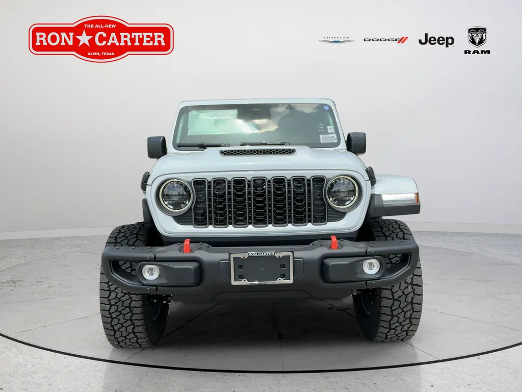 New 2026 Bright White Clear-Coat Exterior Paint Jeep Mojave X image 2