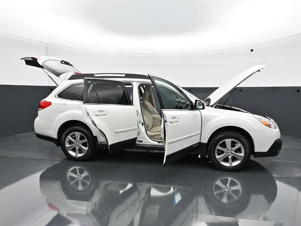 Used 2013 Satin White Pearl Subaru 2.5i image 43