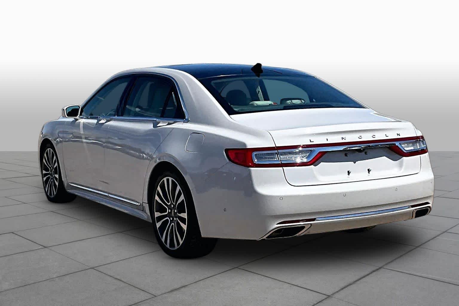 Used 2019 Ceramic Pearl Metallic Lincoln Reserve image 9