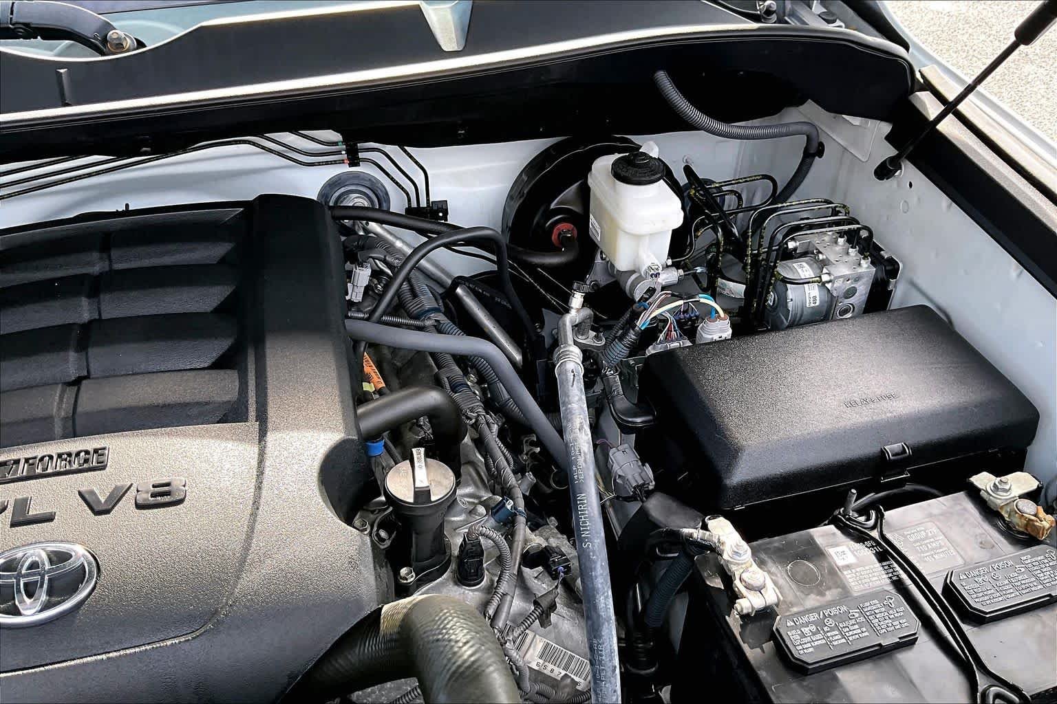 Used 2020 Super White Toyota SR5 image 32