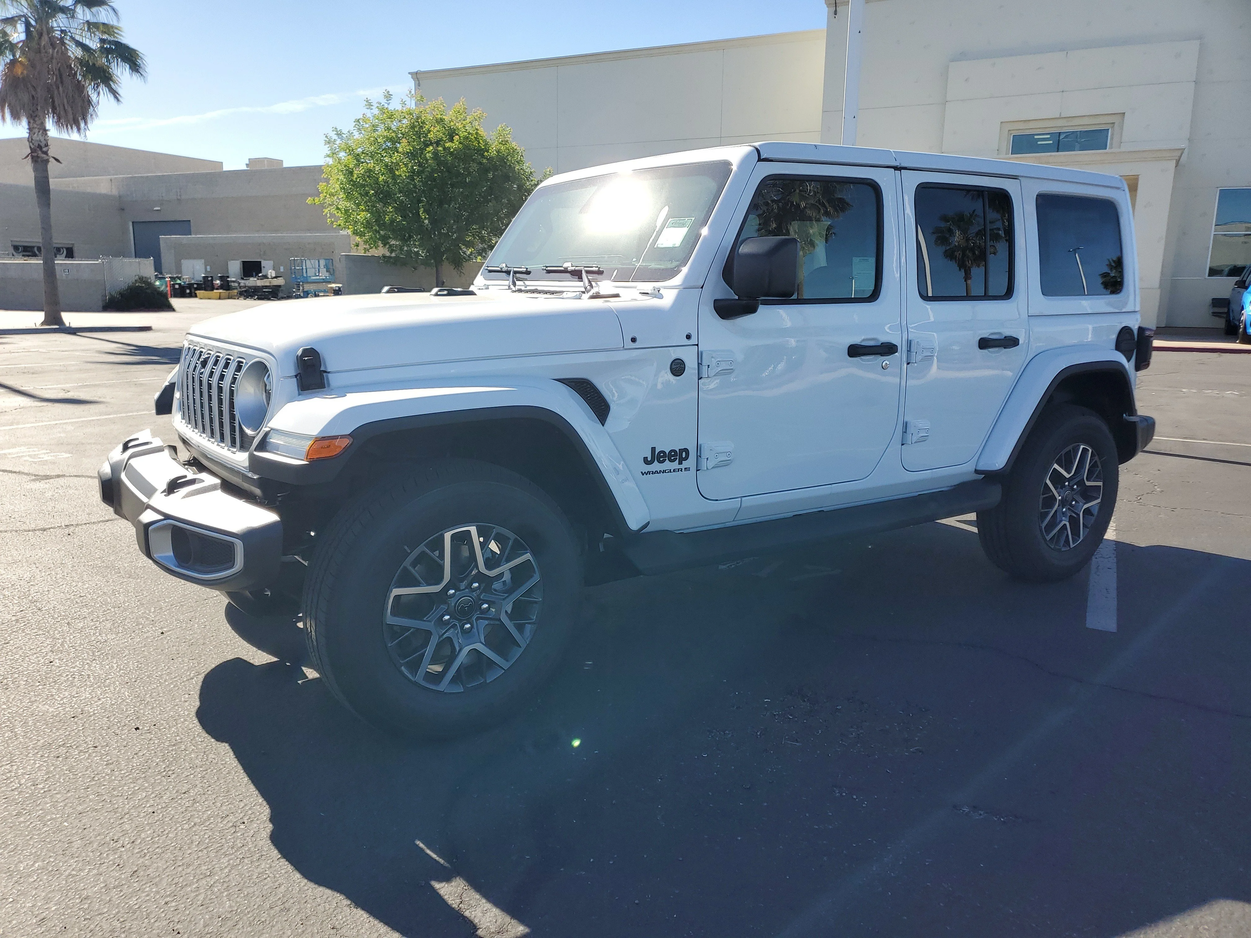 New 2026 Bright White Clear-Coat Exterior Paint Jeep Sahara image 8