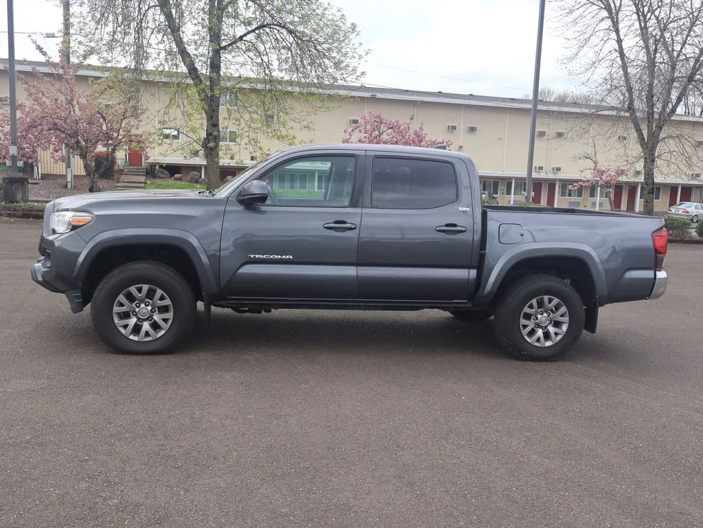 Used 2019 Gray Toyota SR5 image 3