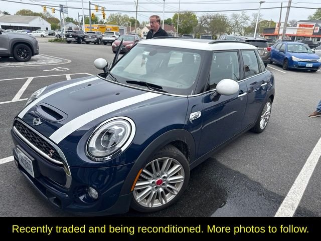2017 MINI Cooper S 4 Door's photo