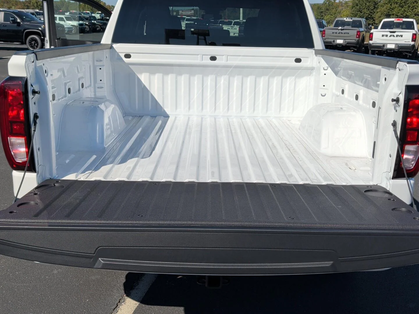 New 2026 Summit White GMC Pro image 23