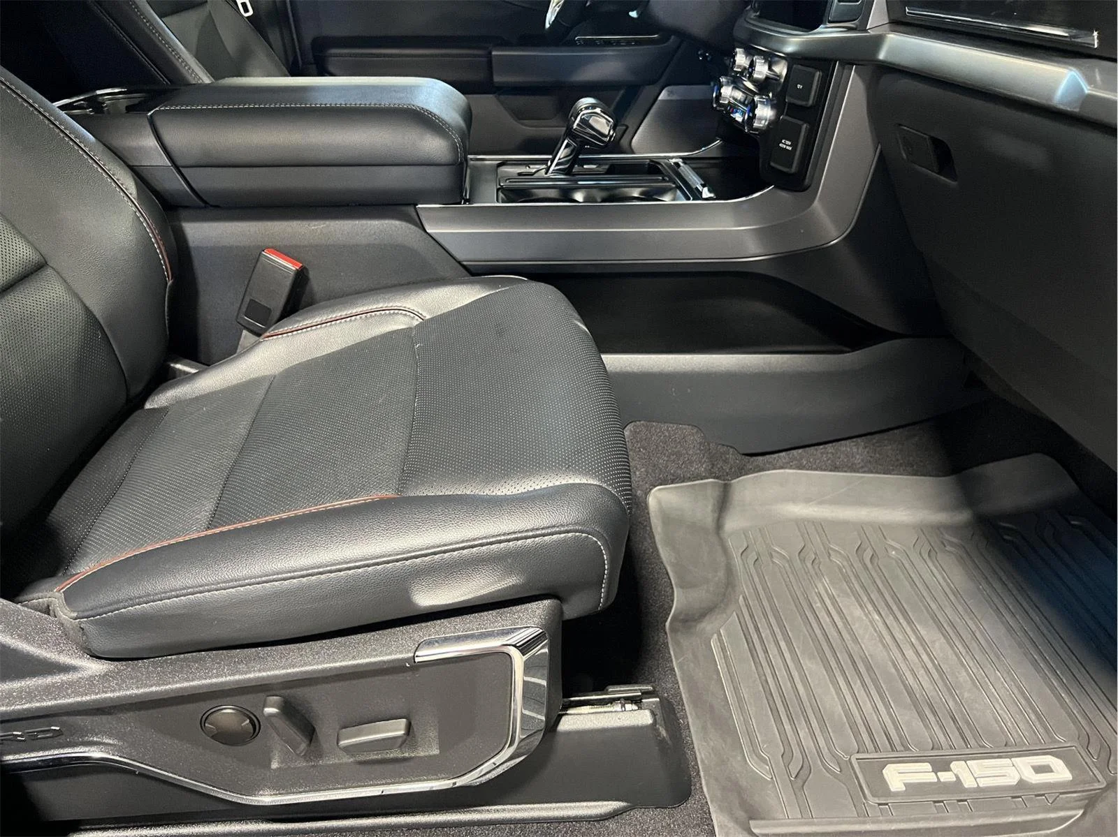 Used 2023 Carbonized Gray Ford LARIAT image 14