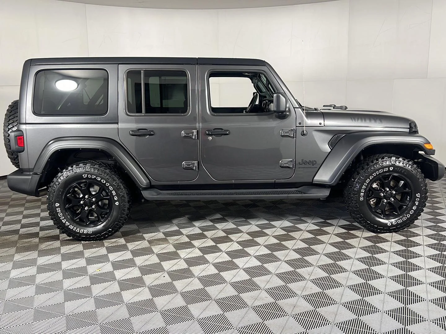 Used 2023 Granite Crystal Metallic Clearcoat Jeep Willys image 10