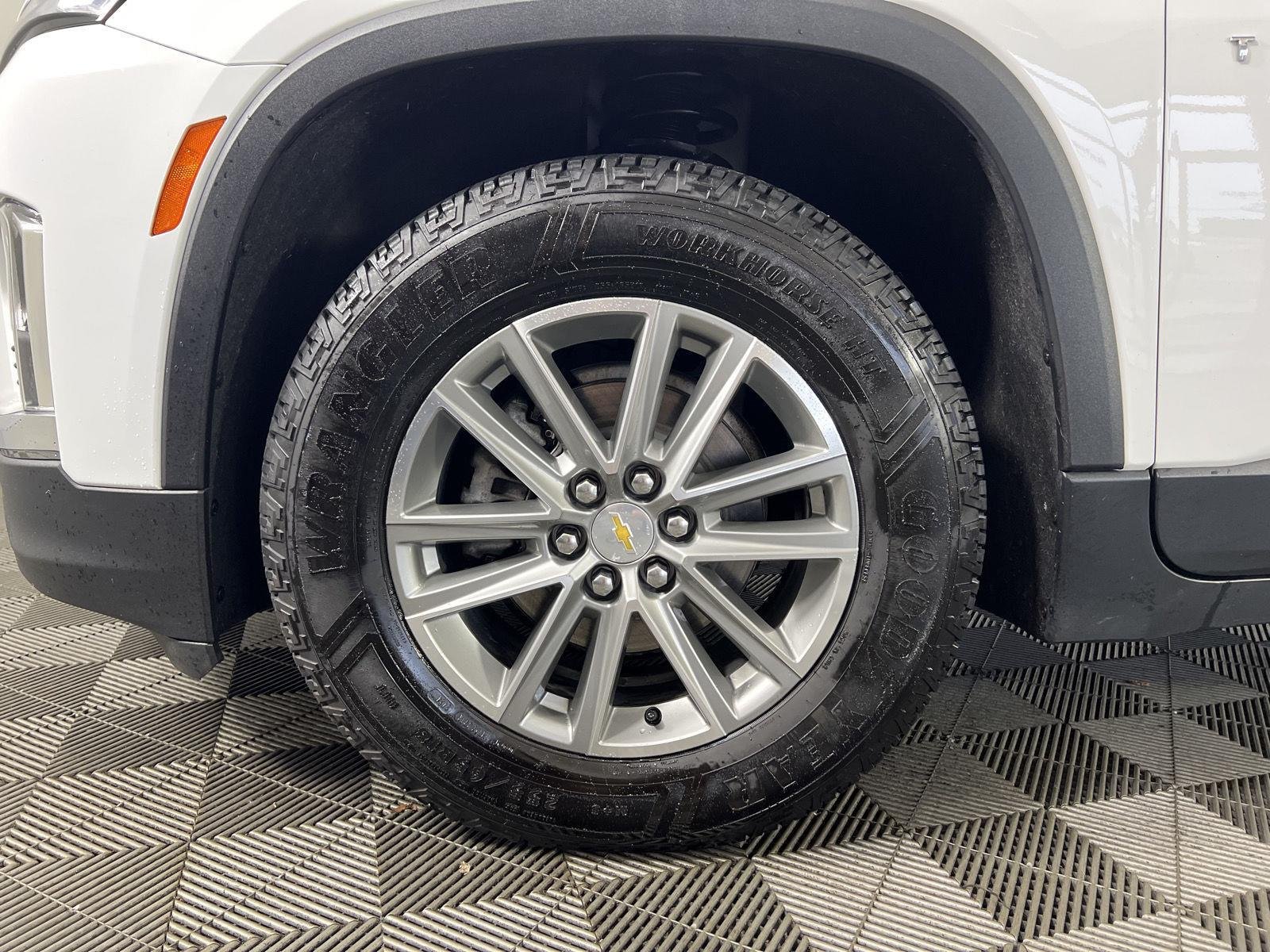 Used 2023 Summit White Chevrolet LT image 33