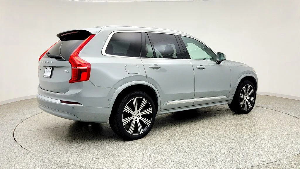 Used 2025 Silver Dawn Metallic Volvo T8 AWD Plus 7-Seater image 5