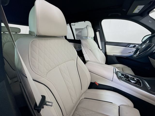 New 2026 White Metallic BMW xDrive50e image 30