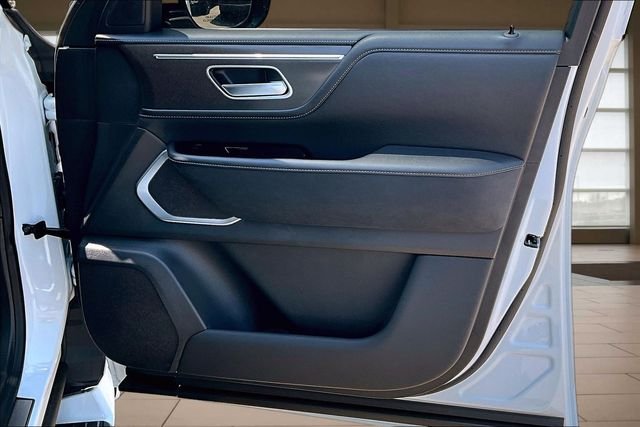 New 2027 RADIANT WHITE INFINITI LUXE image 22