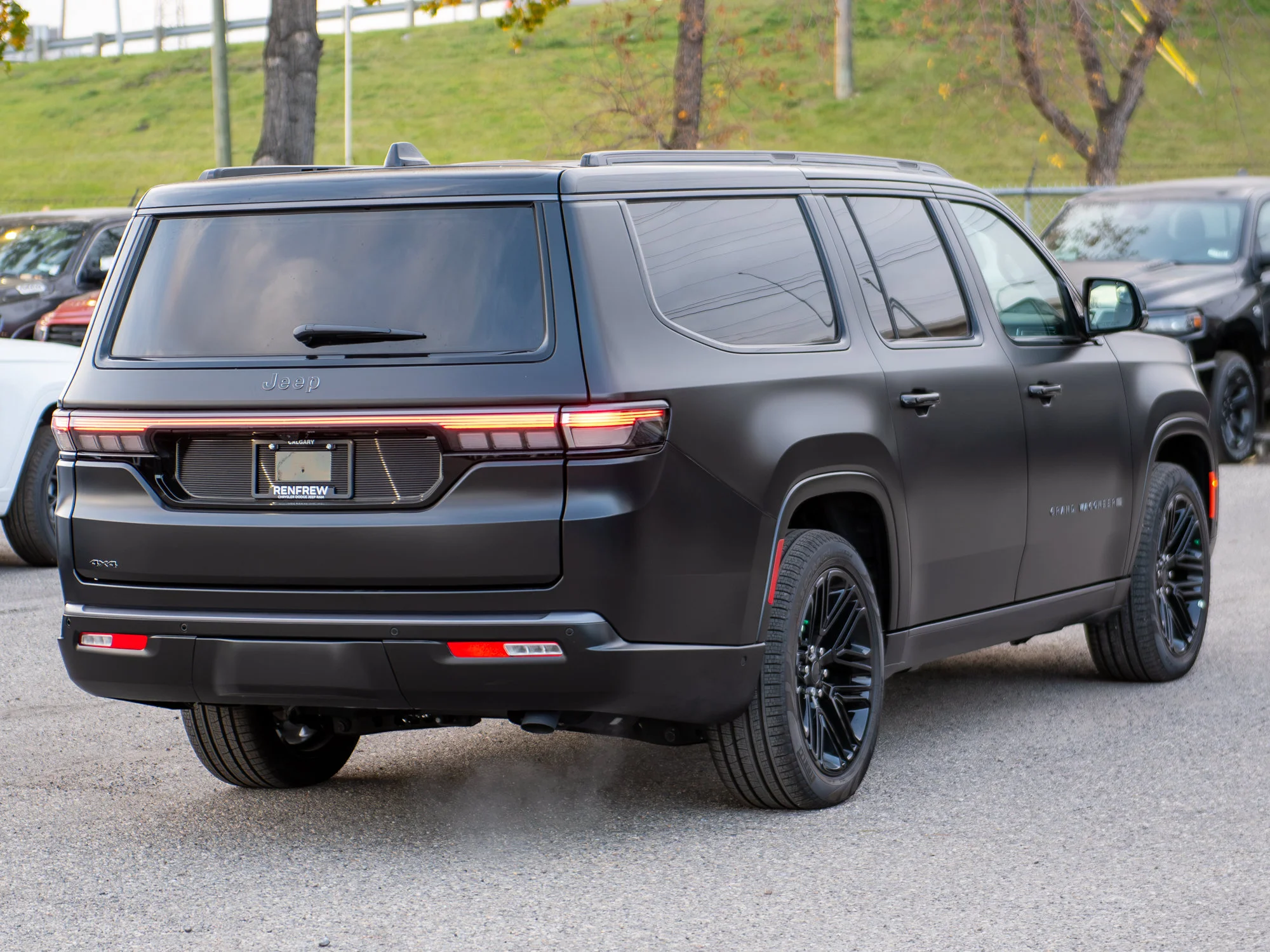 Used 2026 Black Jeep Limited Reserve* 4x4,STEALTH WRAP MATTE BLACK Nappa Leather, McIntosh Audio, Head-Up Display image 6