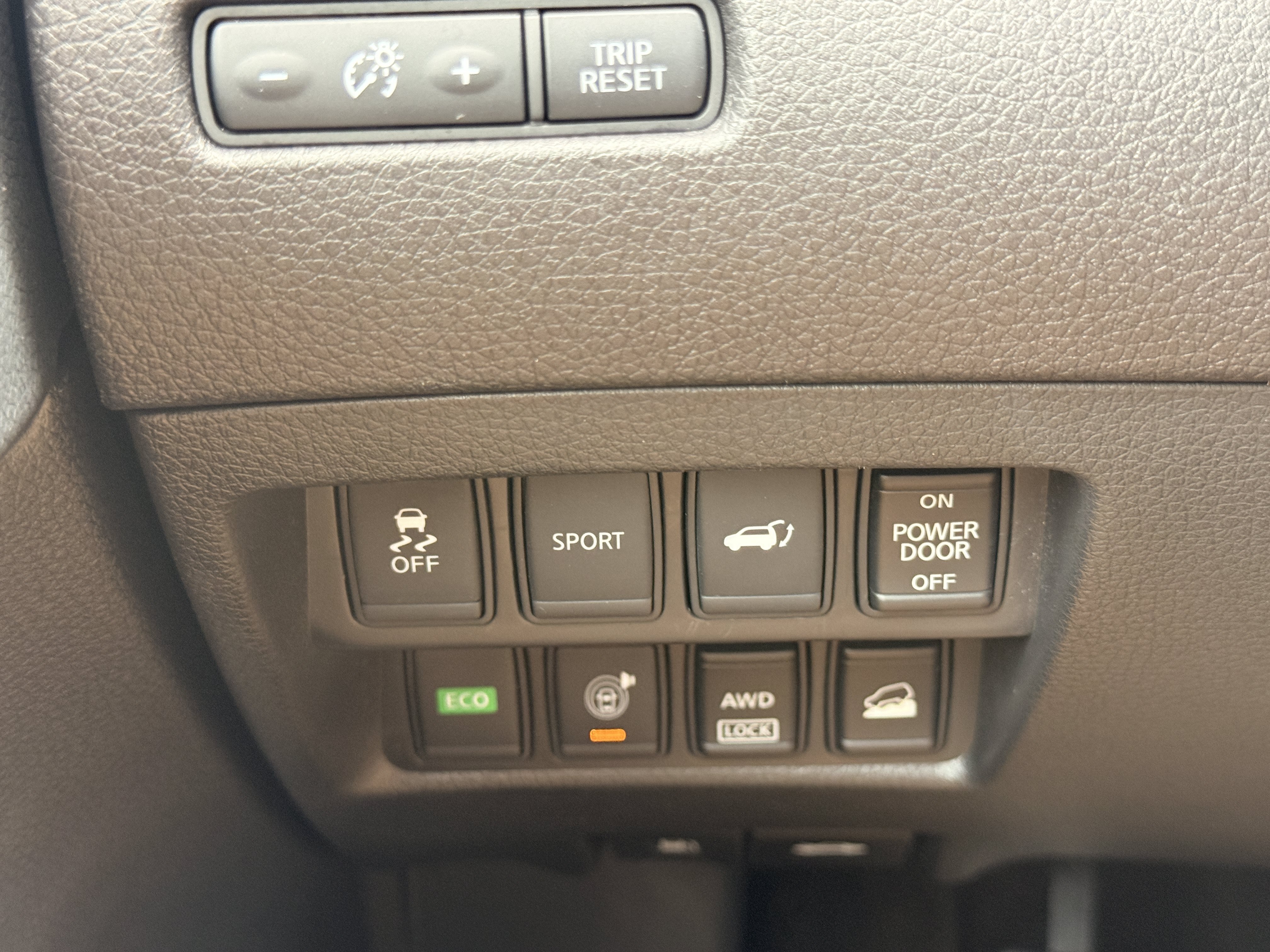 Used 2016 Pearl White Nissan SL image 31
