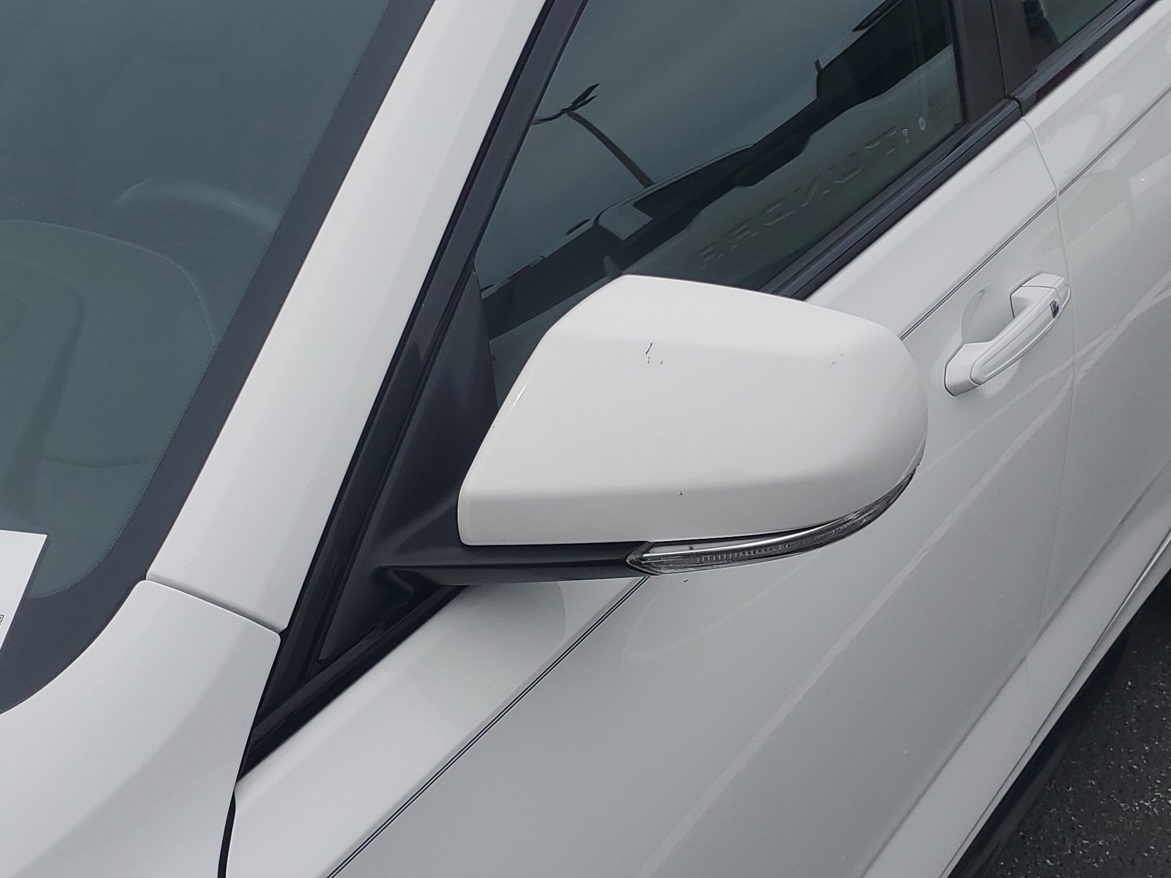 Used 2020 Summit White Cadillac Sport image 4