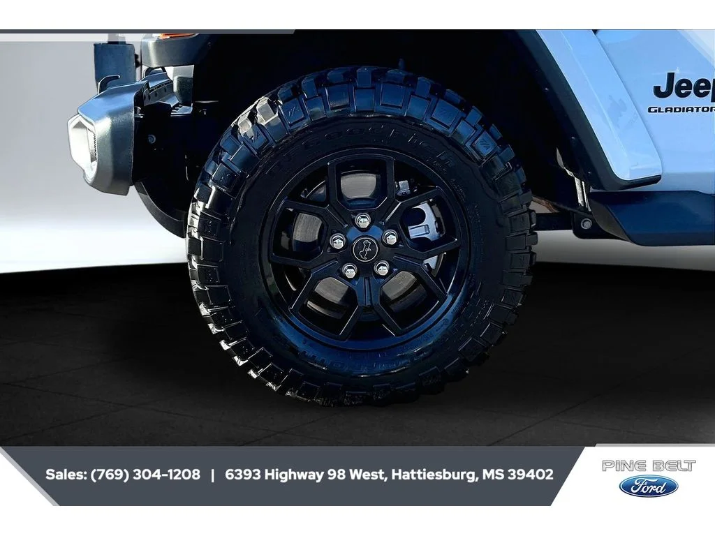 Used 2025 Bright White Clearcoat Jeep High Tide image 7