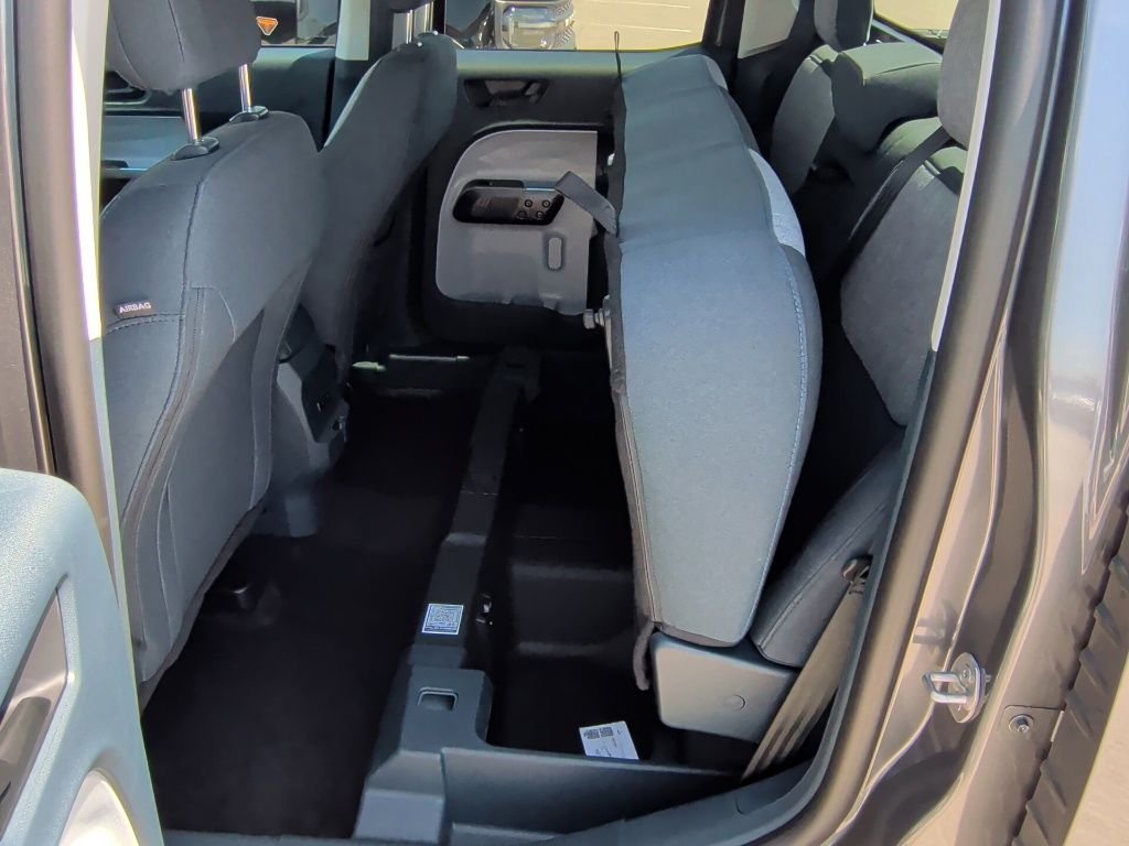 New 2025 Carbonized Gray Metallic Ford XLT image 37