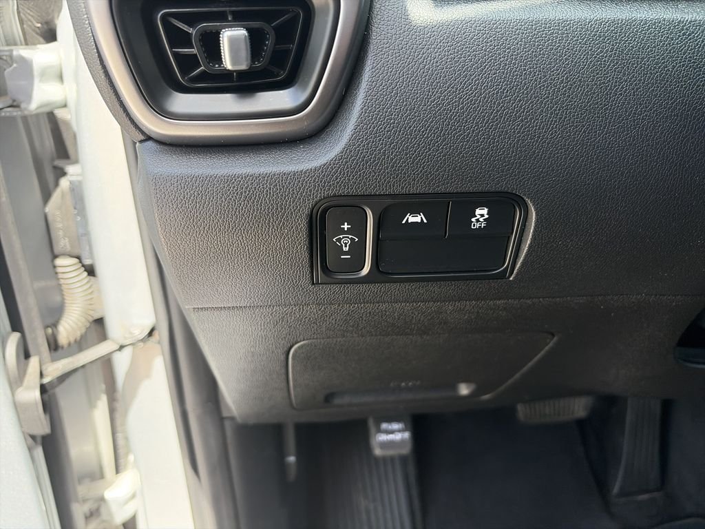 Used 2021 Silver Kia S image 19