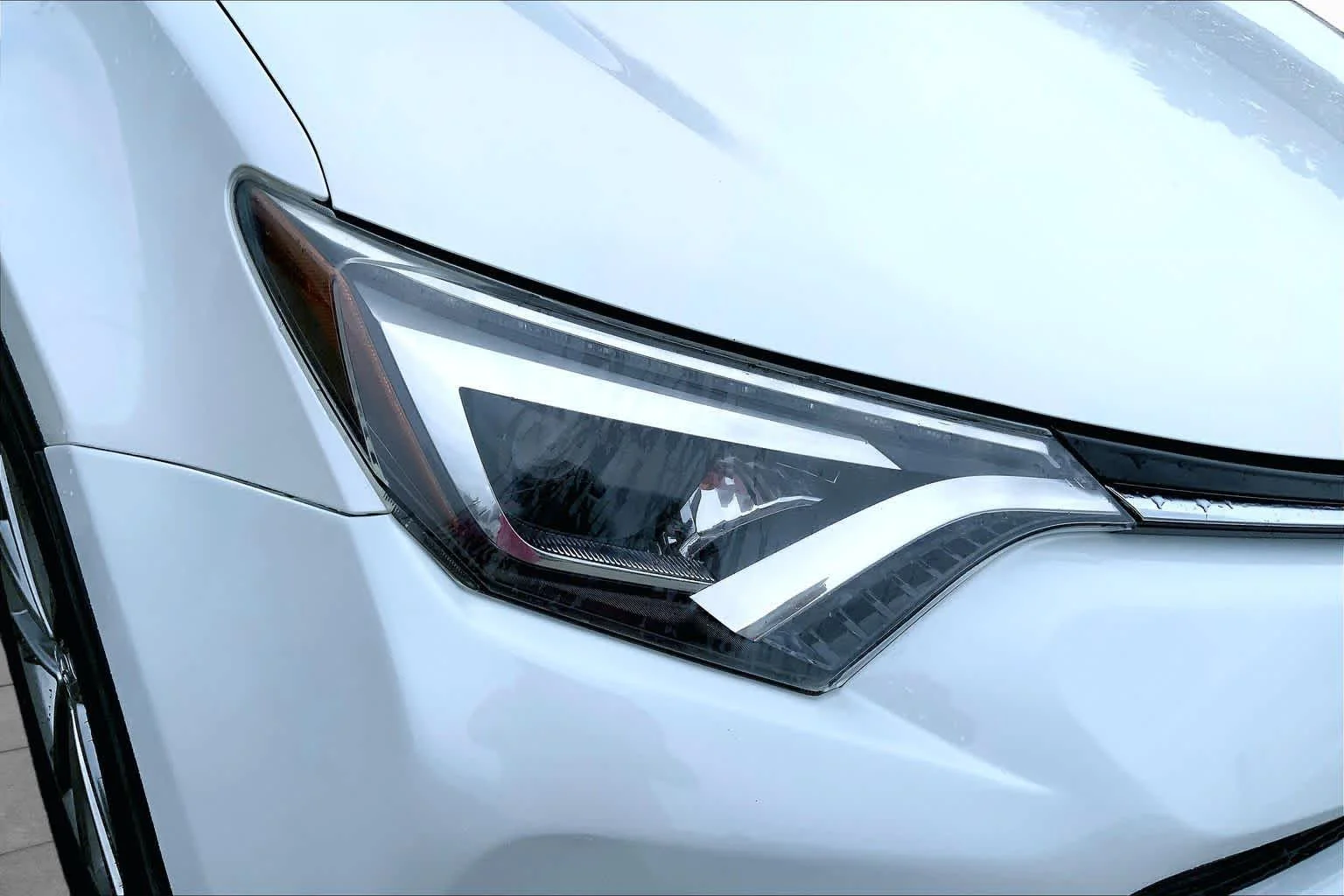 Used 2018 Blizzard Pearl Toyota Limited image 27