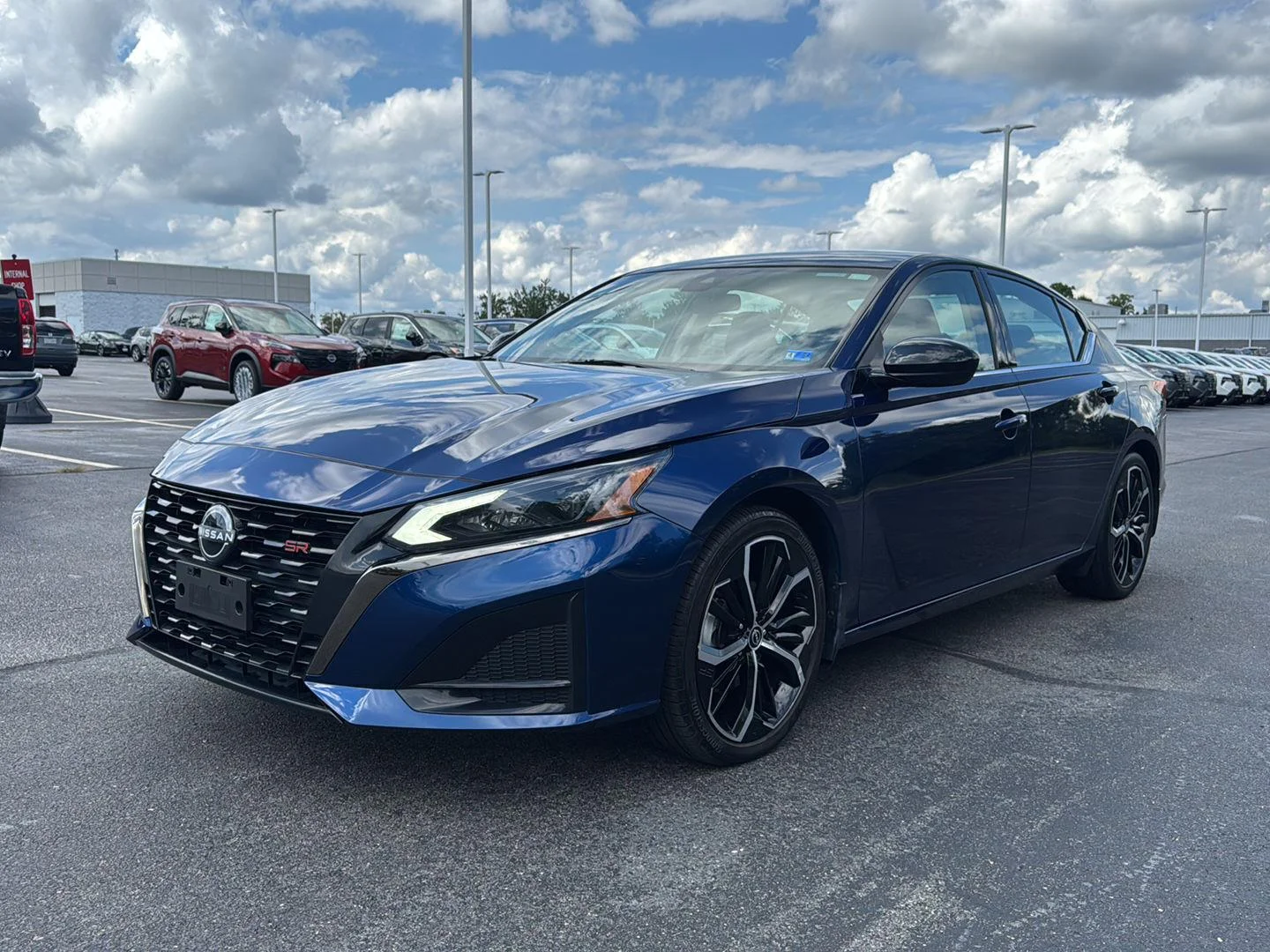 Used 2023 Deep Blue Pearl Nissan 2.5 SR image 1