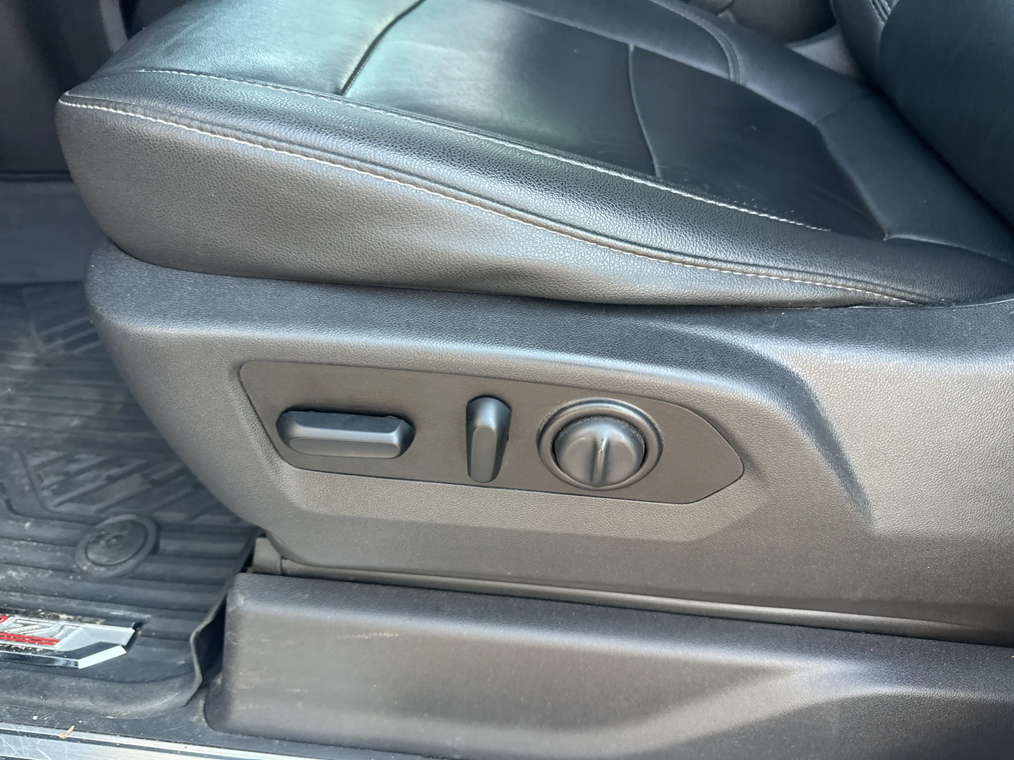 Used 2021 Summit White Chevrolet LT Trail Boss image 17