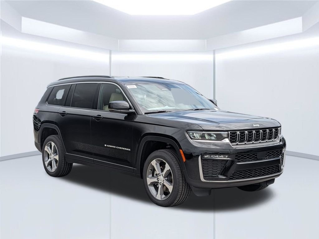 New 2026 Diamond Black Crystal Pearl-Coat Exterior Paint Jeep Limited image 9