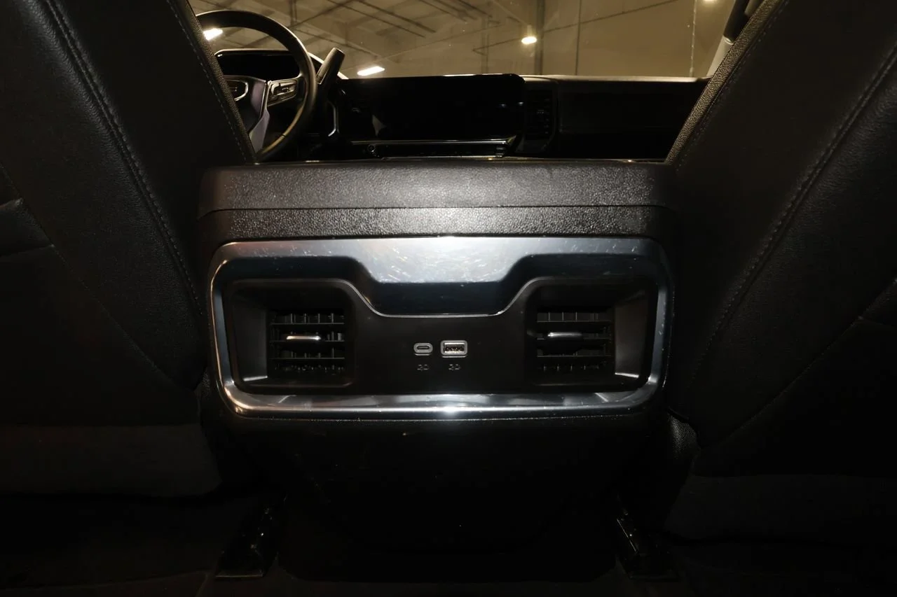 Used 2024 Onyx Black GMC SLT image 31