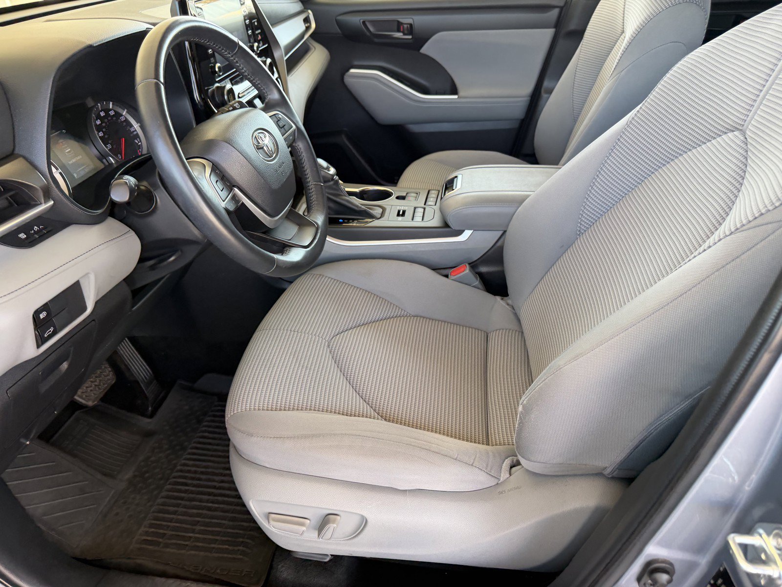 Certified Used 2022 Moon Dust Toyota LE image 20