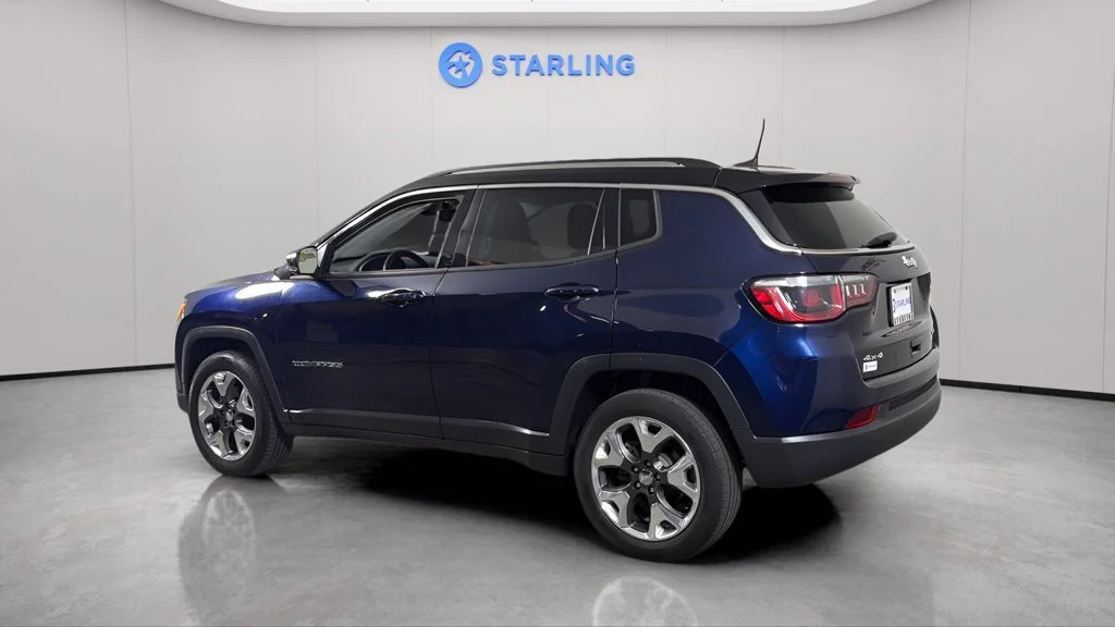 Used 2018  Jeep Limited image 4