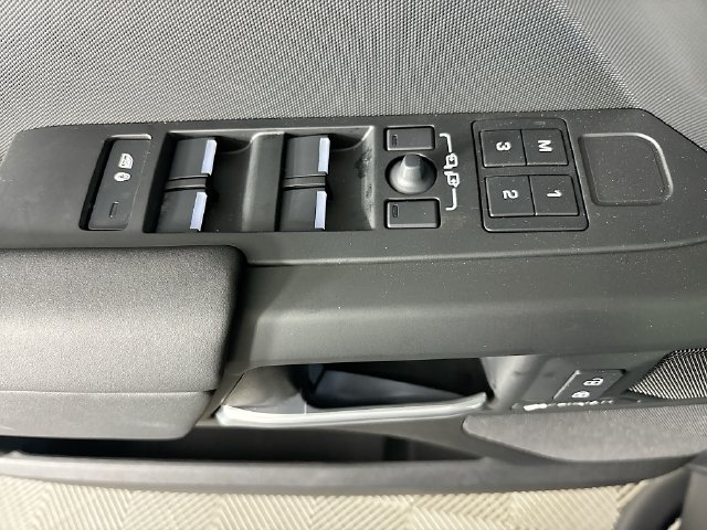 Used 2025 Blue Land Rover S image 18