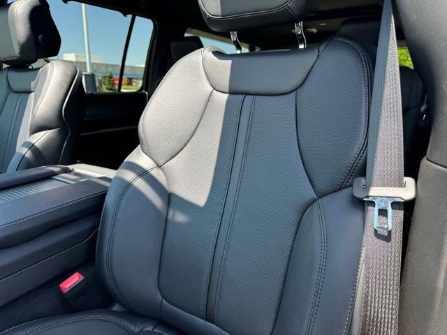 New 2026 High Gloss Black Jeep Limited Reserve image 28