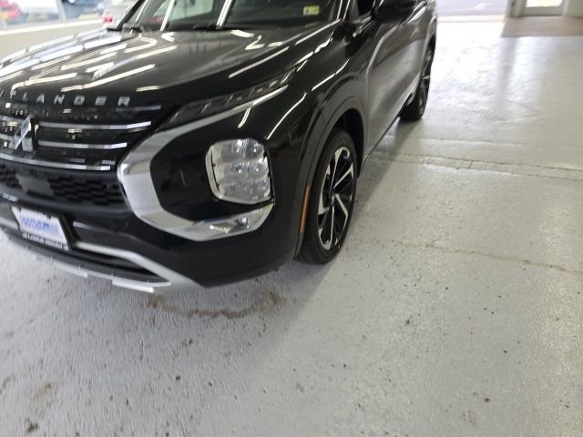 Used 2024 Black Mitsubishi SEL image 4