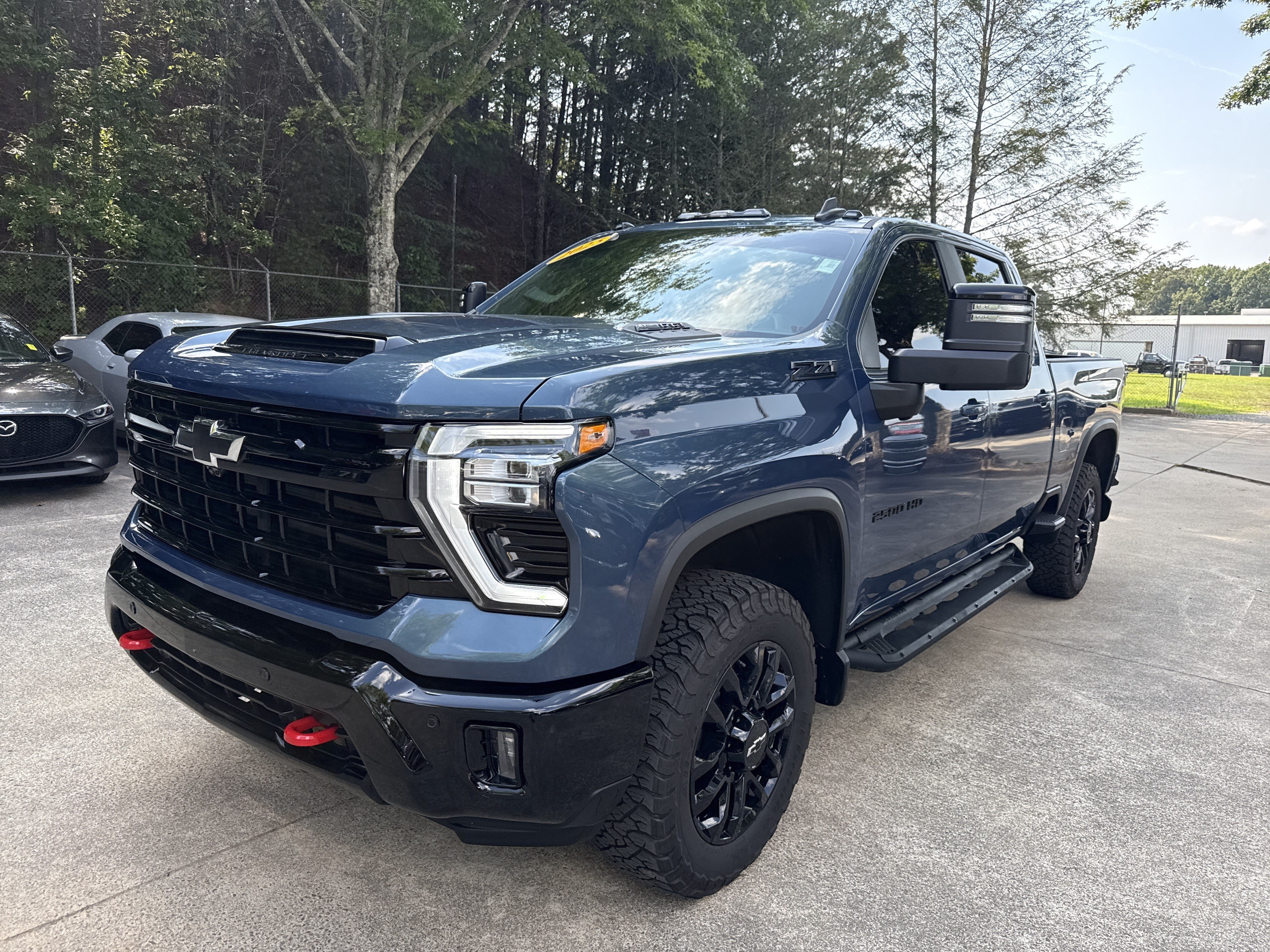 Used 2025 Lakeshore Blue Metallic Chevrolet LT image 3