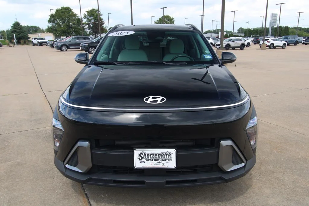 Used 2025 Black Hyundai SEL image 2