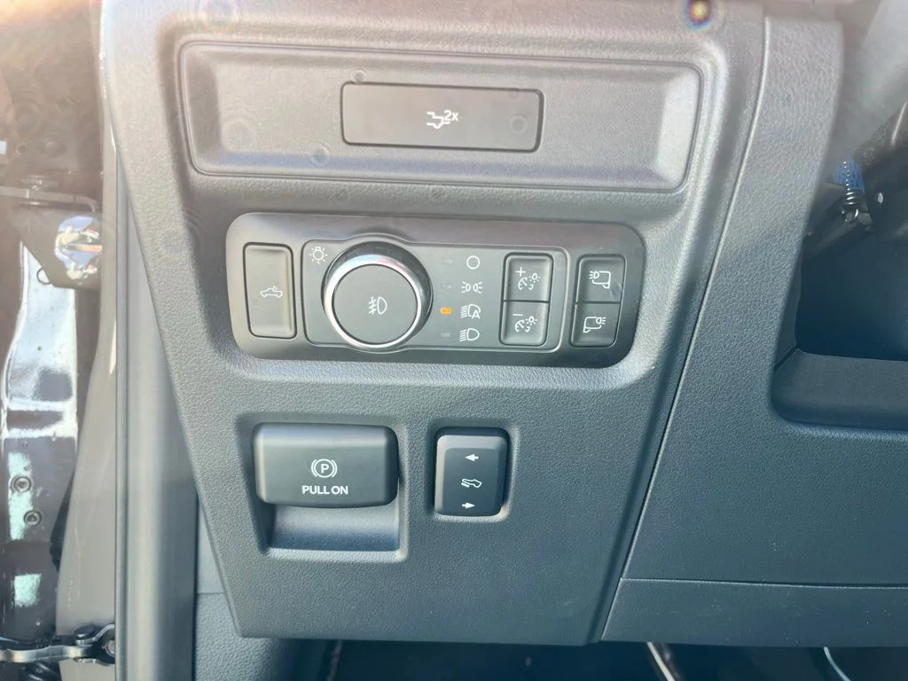 New 2026 Gray Ford Lariat image 18