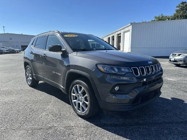 Used 2024 Gray Jeep Latitude Lux image 11