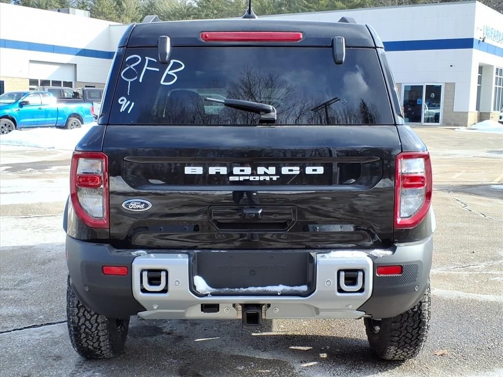 New 2025 Shadow Black Ford Outer Banks® image 6