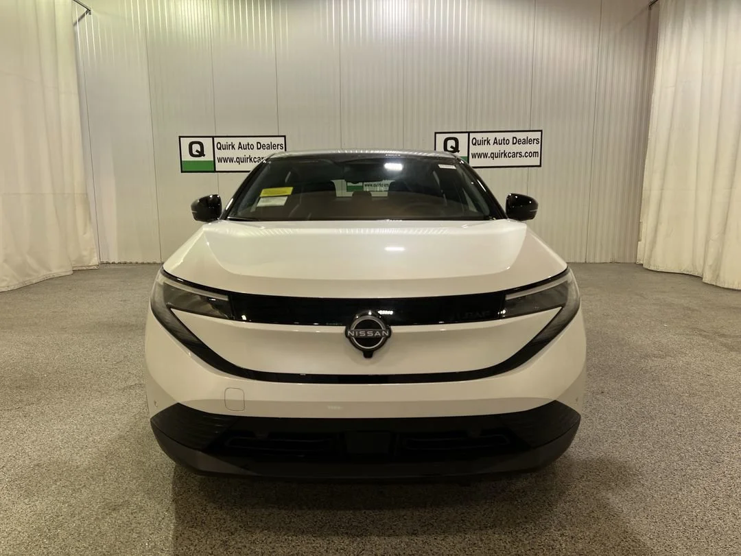New 2026 Everest White Pearl TriCoat / Super Black Two-tone Nissan SV+ image 2