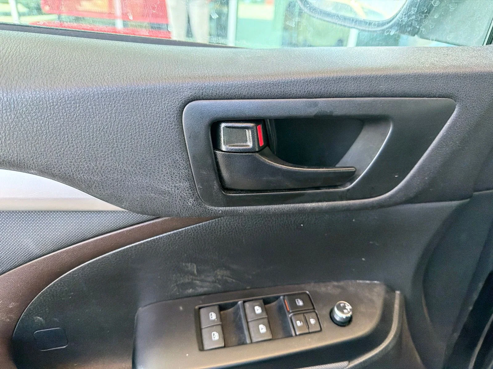 Used 2016 Black Toyota LE image 7