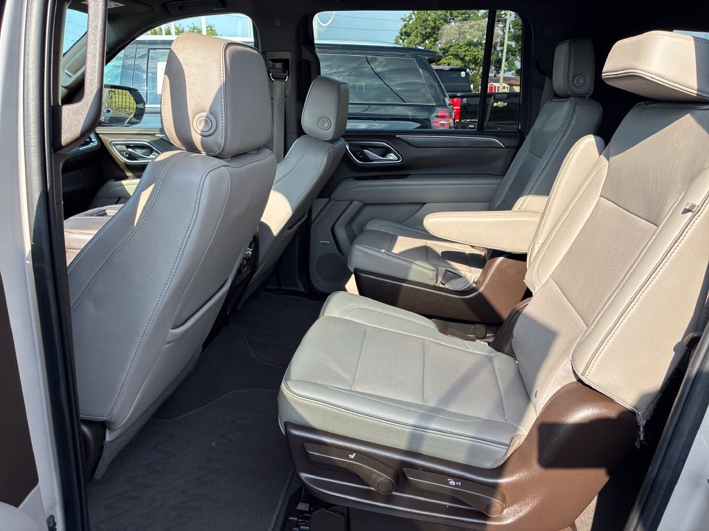 Used 2022 Beige GMC SLT image 18