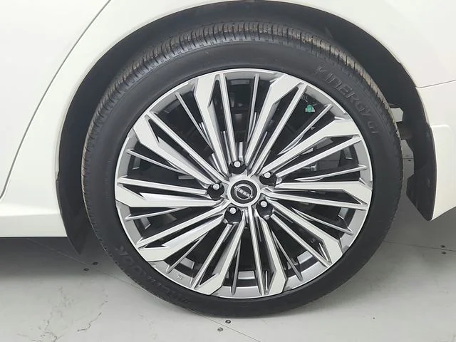 Used 2024 White Nissan 2.5 SL image 45